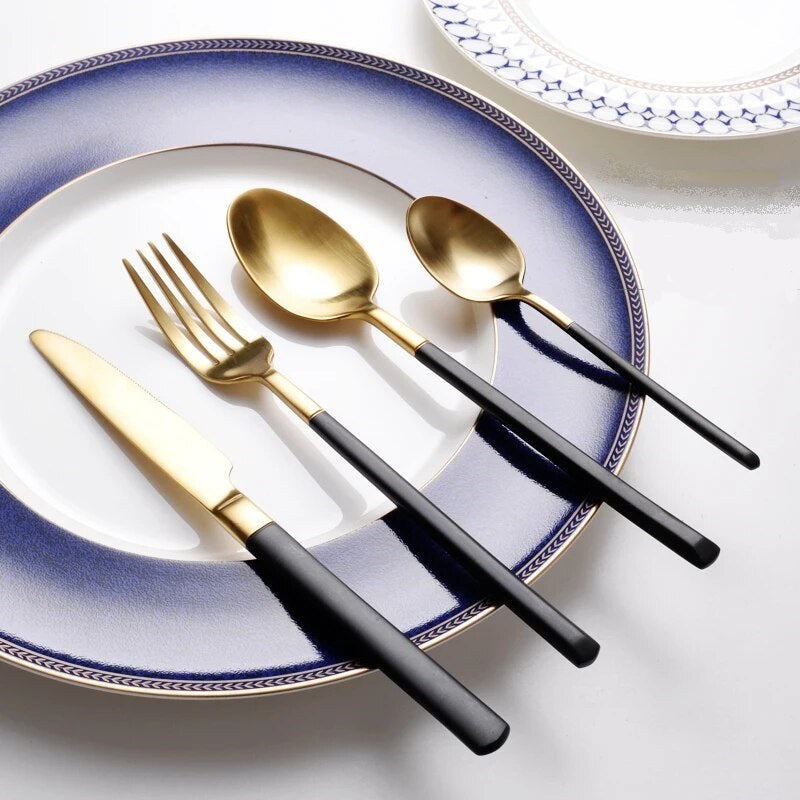 Modern 24 Piece Silverware Set